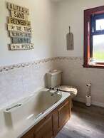 Immaculate 5 Bedroom House Outside Stornoway