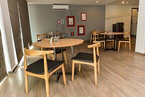 Hotel Leo Saffron