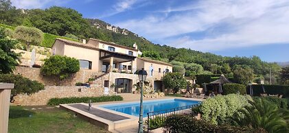 Loup Castel Boutique Hotel B&B