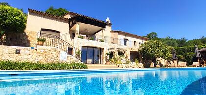 Loup Castel Boutique Hotel B&B