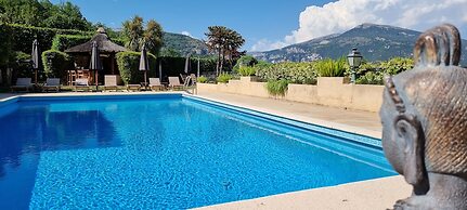 Loup Castel Boutique Hotel B&B