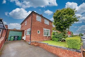 Modern 3 Bedroom 2 Bath Hse with Parking