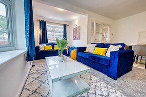 Modern 3 Bedroom 2 Bath Hse with Parking