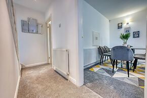 Modern 3 Bedroom 2 Bath Hse with Parking