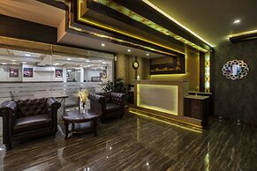 Hotel Monarch International