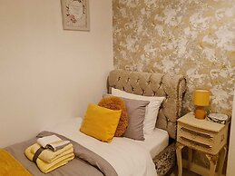 Immaculate 3-bed House in Middleton