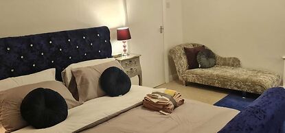 Immaculate 3-bed House in Middleton