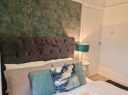 Immaculate 3-bed House in Middleton