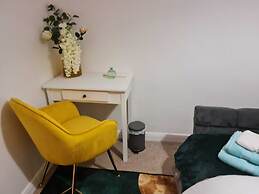 Immaculate 3-bed House in Middleton