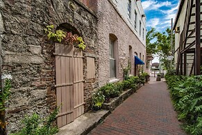 Orange Street Apartment