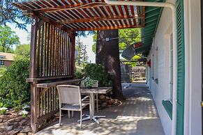 The Bonnie Inn Unit 5 With Breakfast Nook