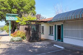The Bonnie Inn Unit 5 With Breakfast Nook