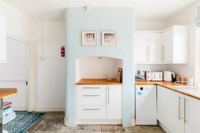 Shakespeare House, Free Parking, Town Centre Location