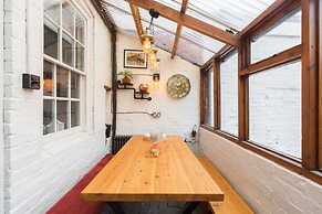 Shakespeare House, Free Parking, Town Centre Location