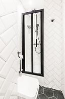 Shakespeare House, Free Parking, Town Centre Location