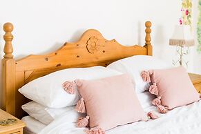 Shakespeare House, Free Parking, Town Centre Location