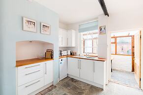 Shakespeare House, Free Parking, Town Centre Location