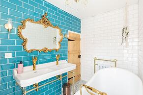 Shakespeare House, Free Parking, Town Centre Location