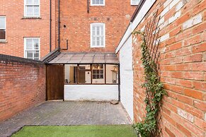 Shakespeare House, Free Parking, Town Centre Location