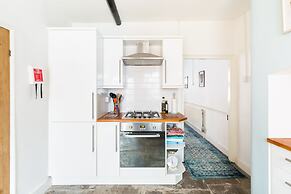 Shakespeare House, Free Parking, Town Centre Location