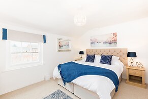 Shakespeare House, Free Parking, Town Centre Location