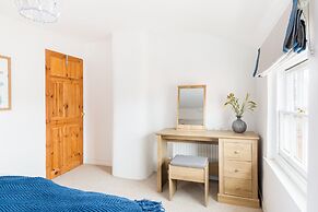 Shakespeare House, Free Parking, Town Centre Location