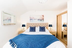 Shakespeare House, Free Parking, Town Centre Location