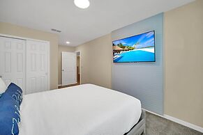 1878 Tropical Palms Circle