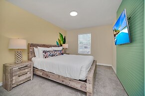 1878 Tropical Palms Circle