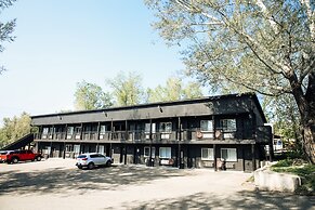 Trailhead Cabins & Lodging