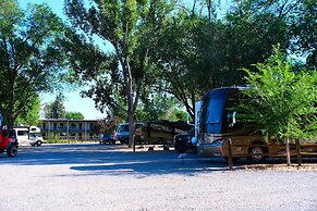 Cedar Creek Lodging & RV Park