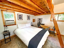 Cedar Creek Lodging & RV Park