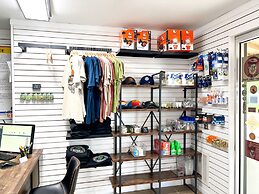 Cedar Creek Lodging & RV Park