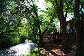 Cedar Creek Lodging & RV Park