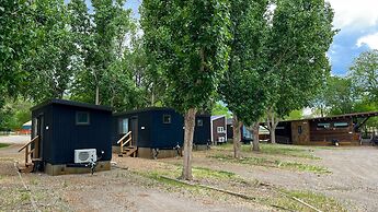 Cedar Creek Lodging & RV Park