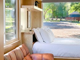 Cedar Creek Lodging & RV Park