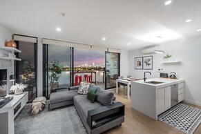 StayCentral Northcote Townhouse With Study