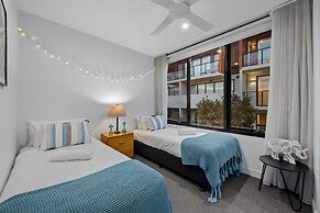 StayCentral Northcote Townhouse With Study