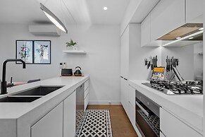 StayCentral Northcote Townhouse With Study
