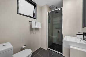 StayCentral Northcote Townhouse With Study