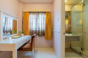 Fortune 1127 Central Hotel