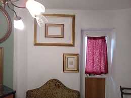 Vintage old Apartment in Castel di Tora