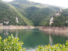 Vintage old Apartment in Castel di Tora