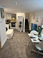 Jacuzzi Spa! Stunning Entire Guest House - Netflix