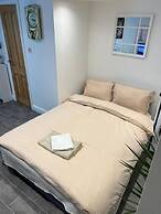 Jacuzzi Spa! Stunning Entire Guest House - Netflix