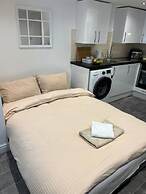 Jacuzzi Spa! Stunning Entire Guest House - Netflix