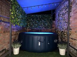 Jacuzzi Spa! Stunning Entire Guest House - Netflix