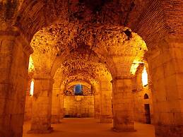 Authentic apt in Stone House, at the top Location