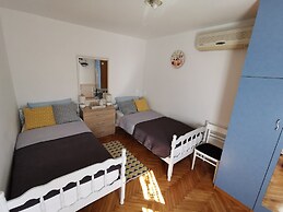 Authentic apt in Stone House, at the top Location