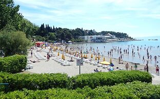 Authentic apt in Stone House, at the top Location